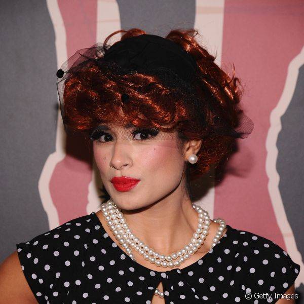 Diane Guerrero usou uma maquiagem cl?ssica com toques de exagero, como o blush rosa mais marcado